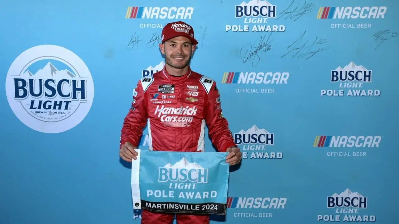 hero image for Kyle Larson Narrowly Defeats Bubba Wallace for Martinsville Pole